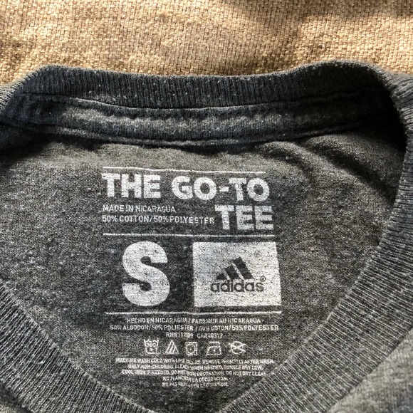 adidas UVM Hoops T-SHIRT Mens S - University of Vermont Catamounts BASKETBALL - Picture 2 of 5